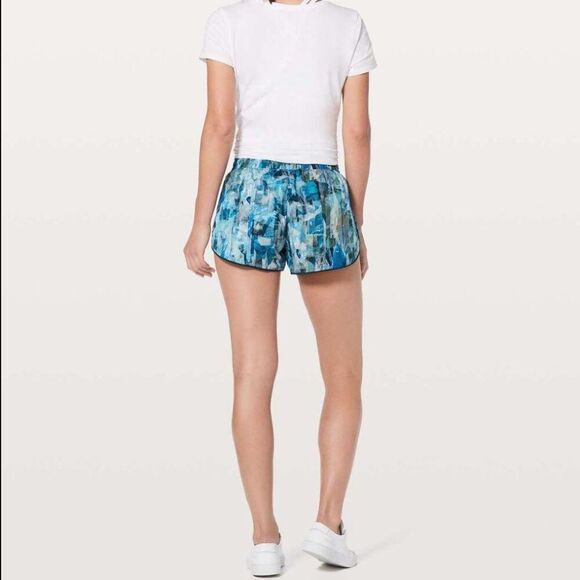 Lululemon Choose A Side Short 3" Size 6 - Picture 4 of 10